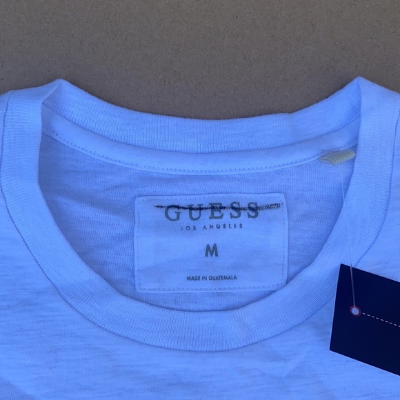New GUESS men's t-shirt SZ M - Picture 4 of 5
